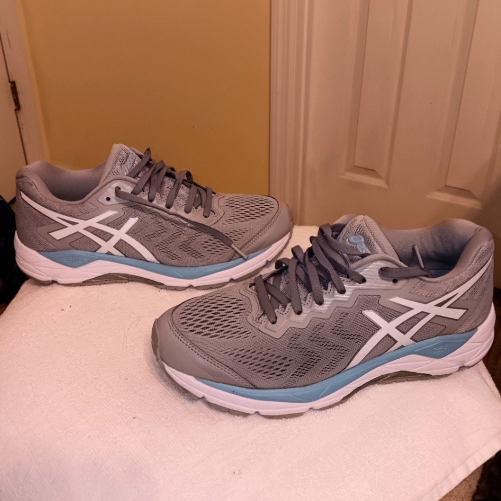 Women's  ASICS Gel Fortitude Running Shoes (Size 9)